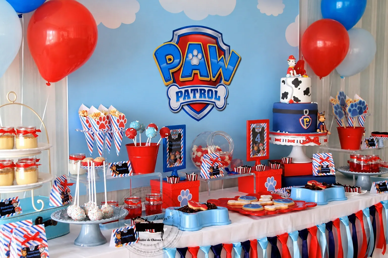 Mesa de dulces para una celebración infantil